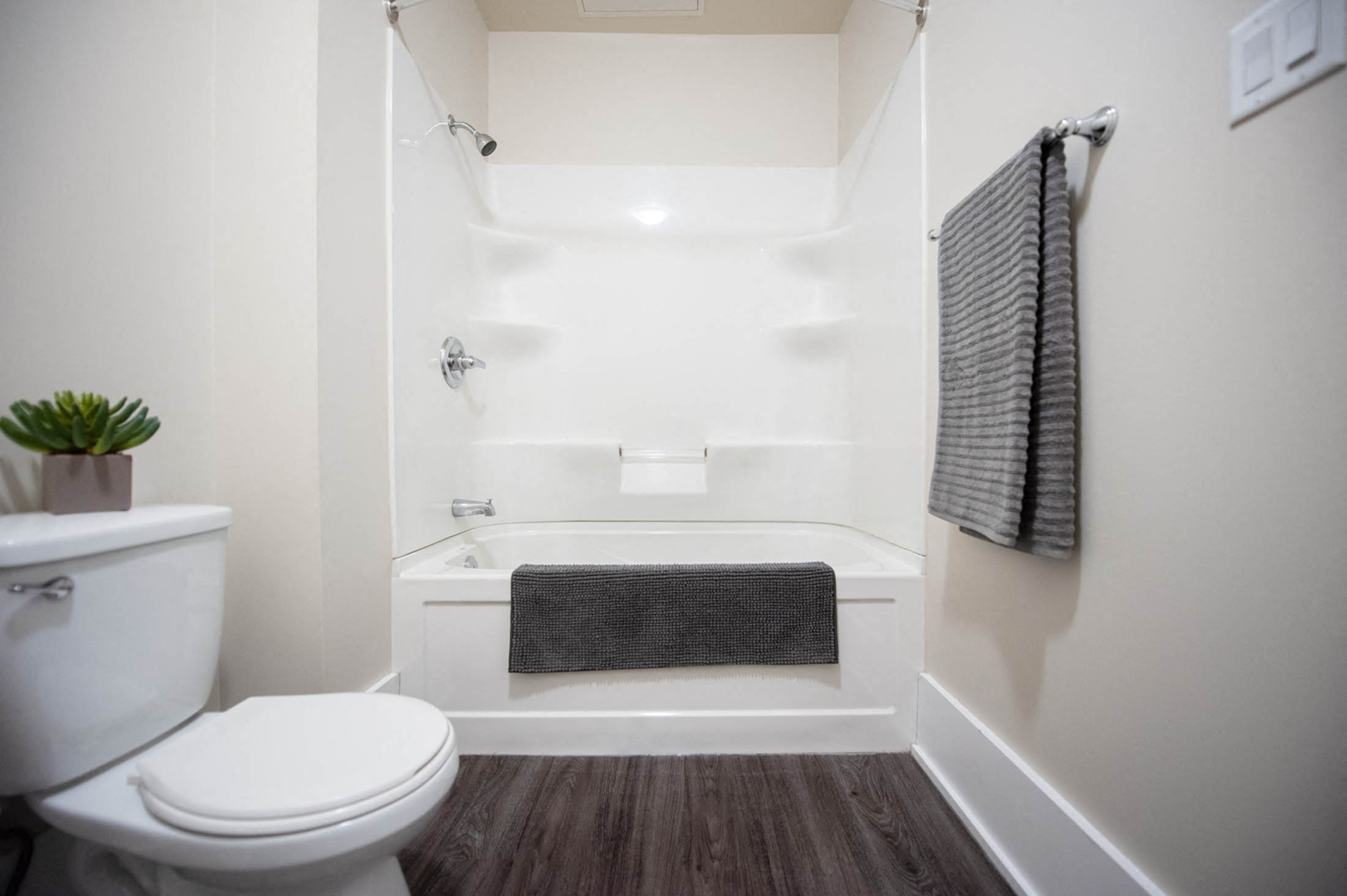 2 bedroom apartment - 377 Brandon Apartment, Winnipeg - unit B04 5