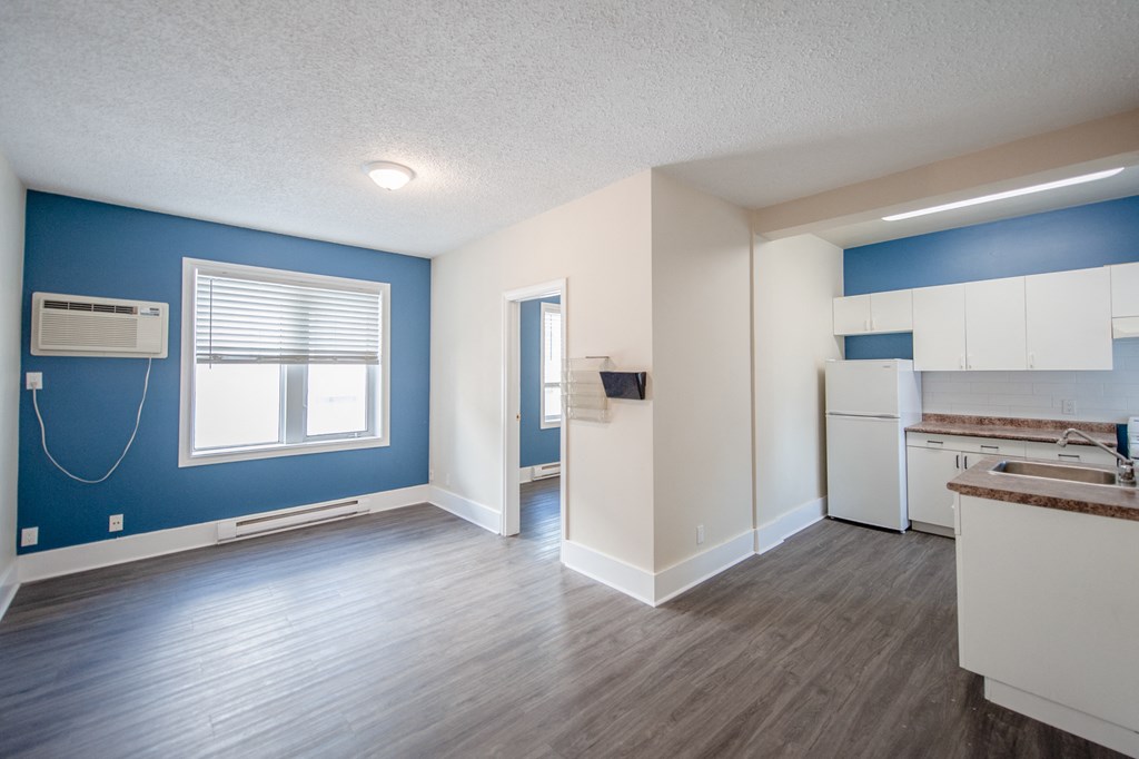 389 Balmoral Apartment