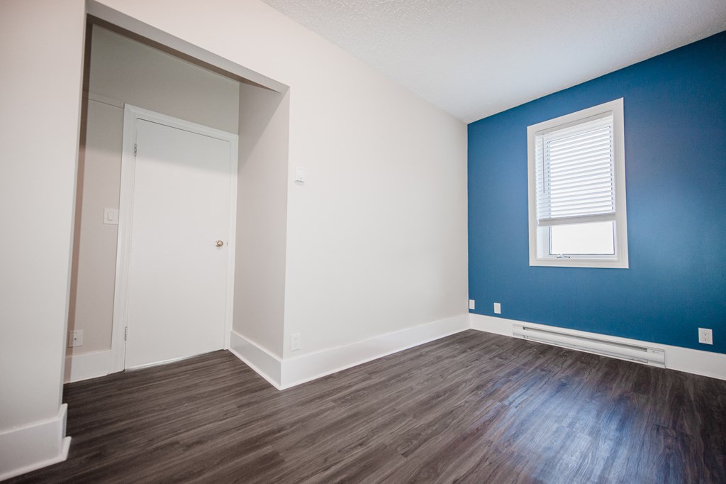 389 Balmoral Apartment