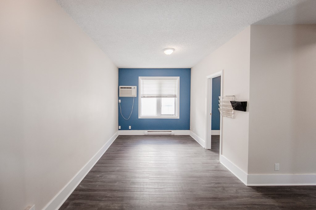 389 Balmoral Apartment