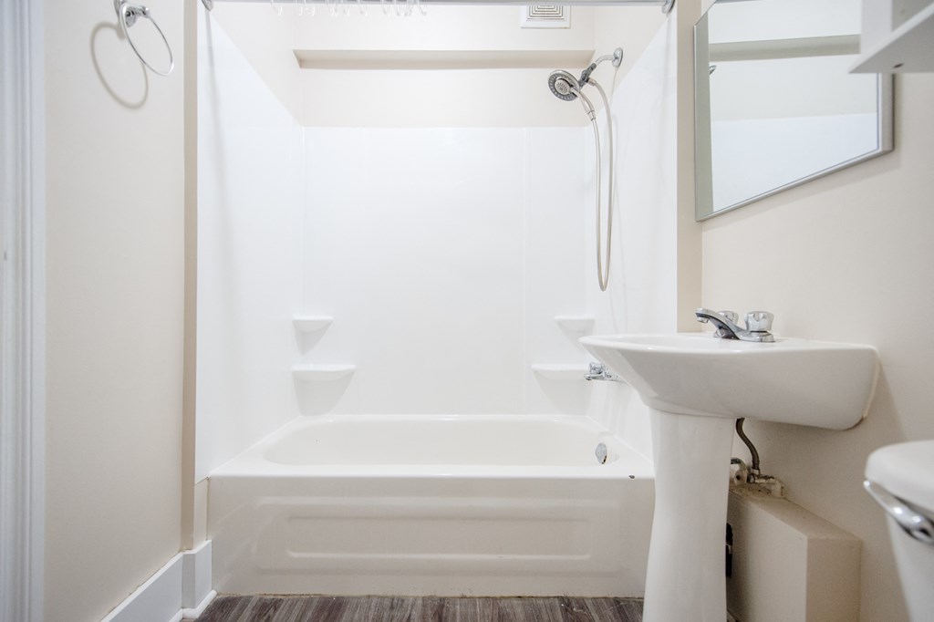 389 Balmoral Apartment