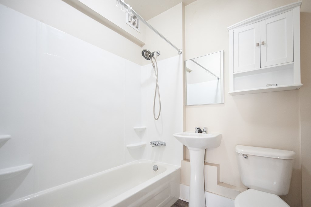 389 Balmoral Apartment