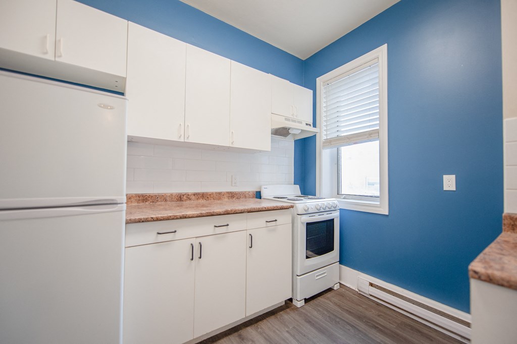 389 Balmoral Apartment