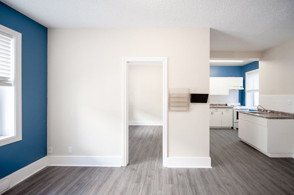 389 Balmoral Apartment