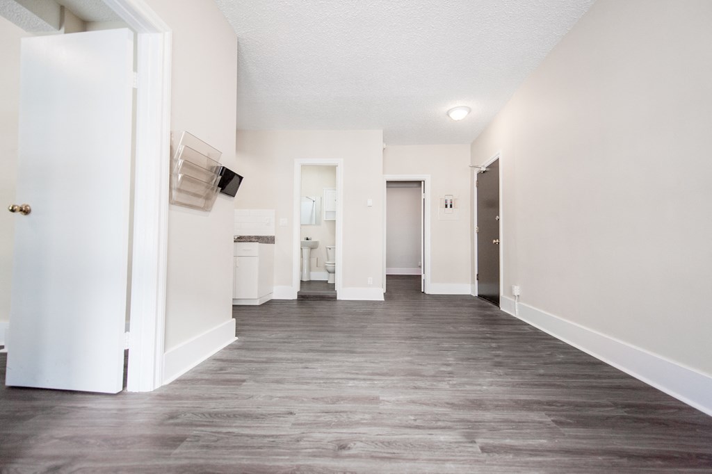 389 Balmoral Apartment