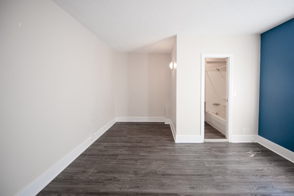 389 Balmoral Apartment