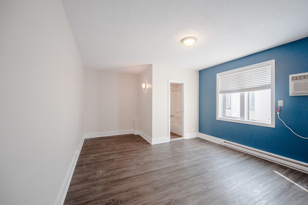 389 Balmoral Apartment