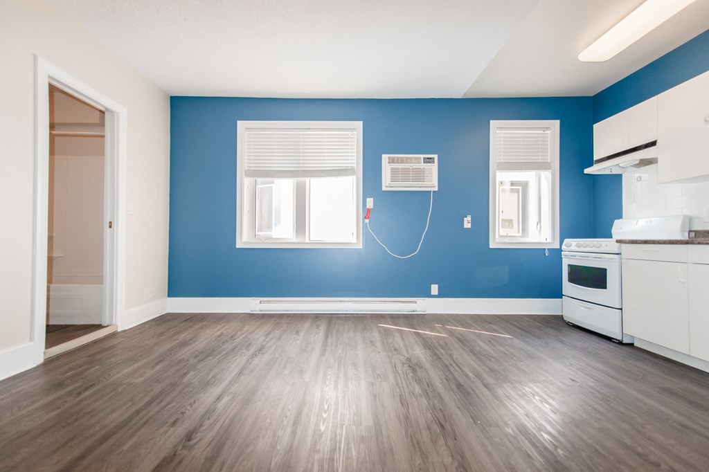 389 Balmoral Apartment