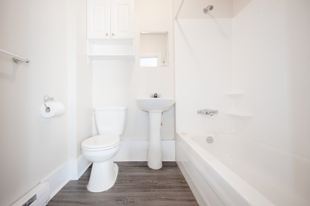 389 Balmoral Apartment