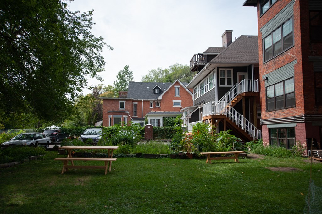 812 Wolseley Luxury Apartment Rent Winnipeg