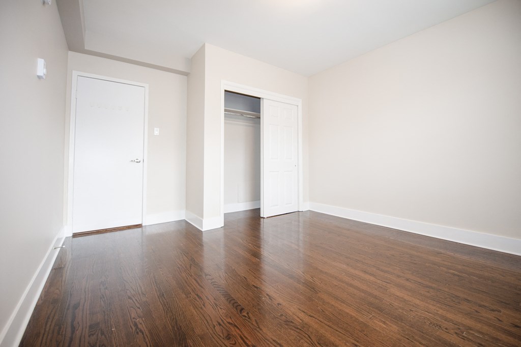 One Bedroom with Closet 700 Corydon Apartment, Apartment for Rent in Winnipeg