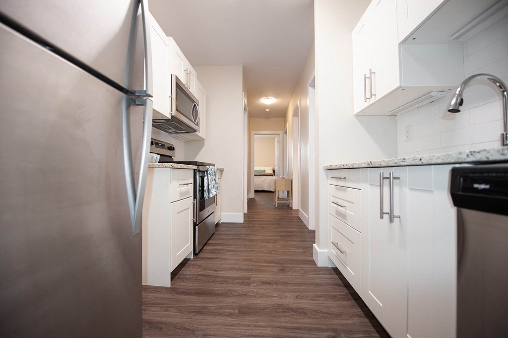Rent in Winnipeg Kitchen on 834 Grosvenor Luxury Apartment Building