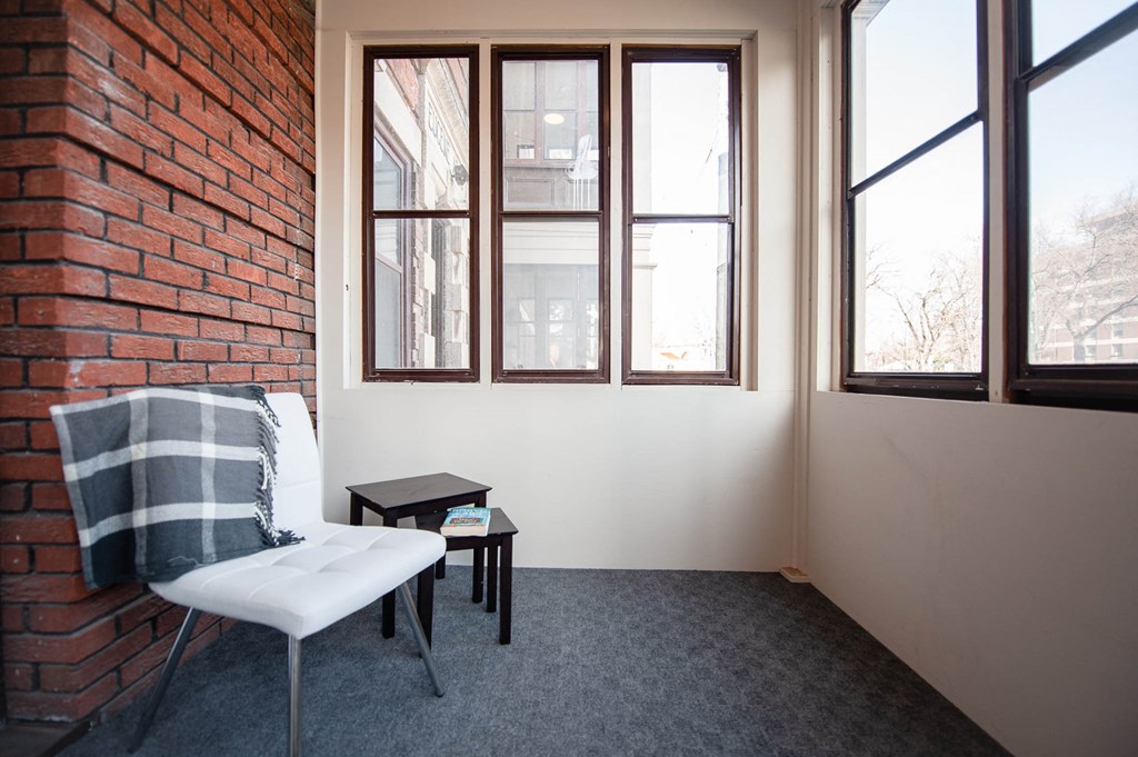 Balcony on 834 Grosvenor Luxury Apartment Suite for rent in Manitoba