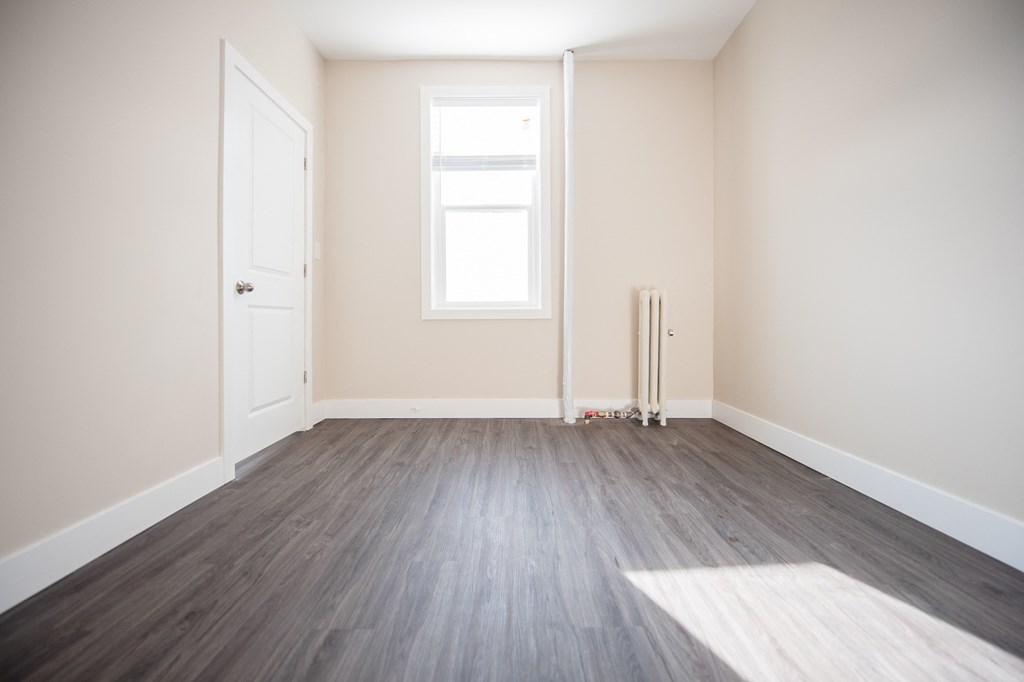 745 Wolseley Apartment