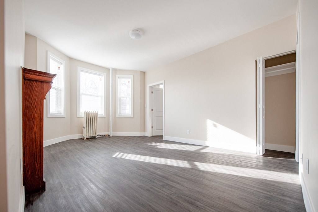 745 Wolseley Apartment