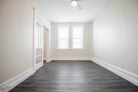 Renovated Two Bedroom 349 Daly Apartment