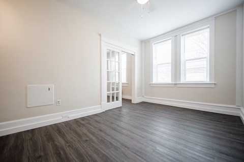 Renovated Two Bedroom 349 Daly Apartment