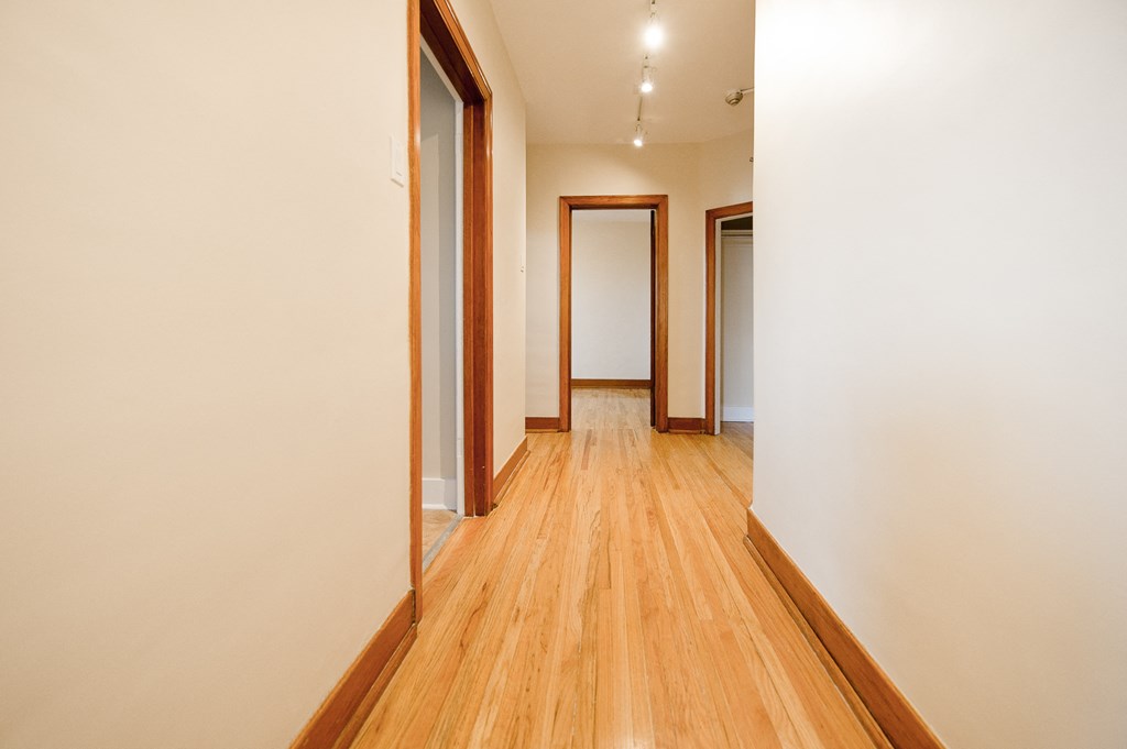 370 Stradbrook Apartment