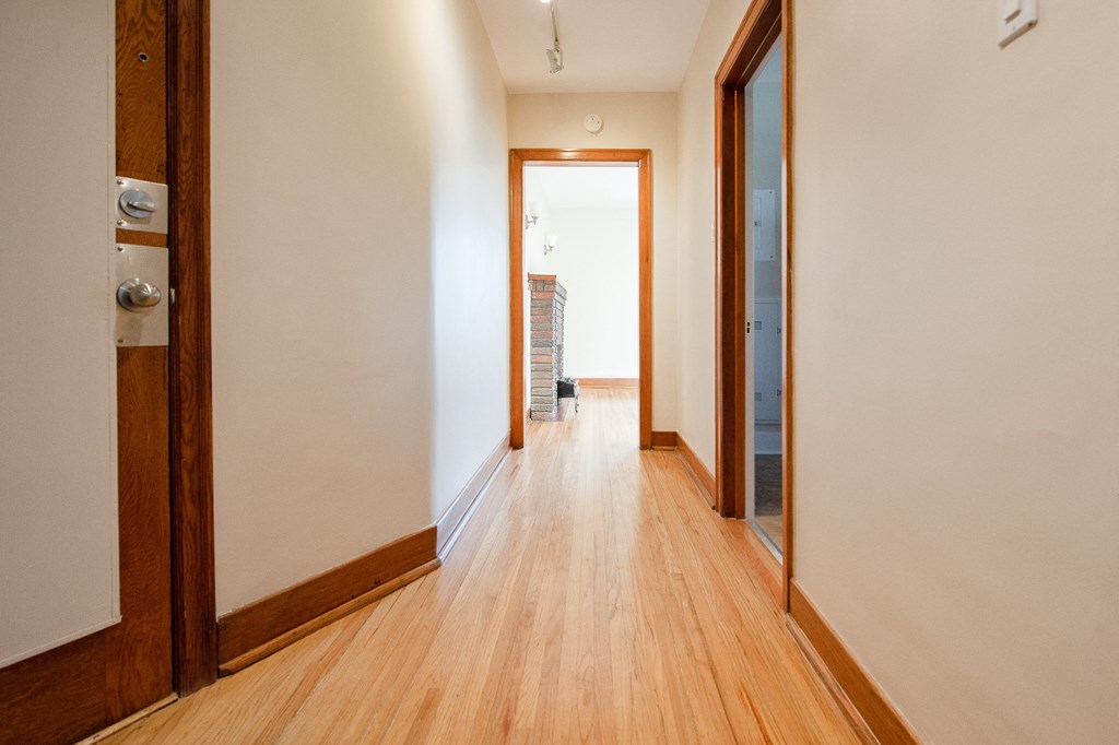 370 Stradbrook Apartment