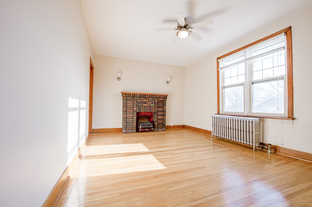 370 Stradbrook Apartment