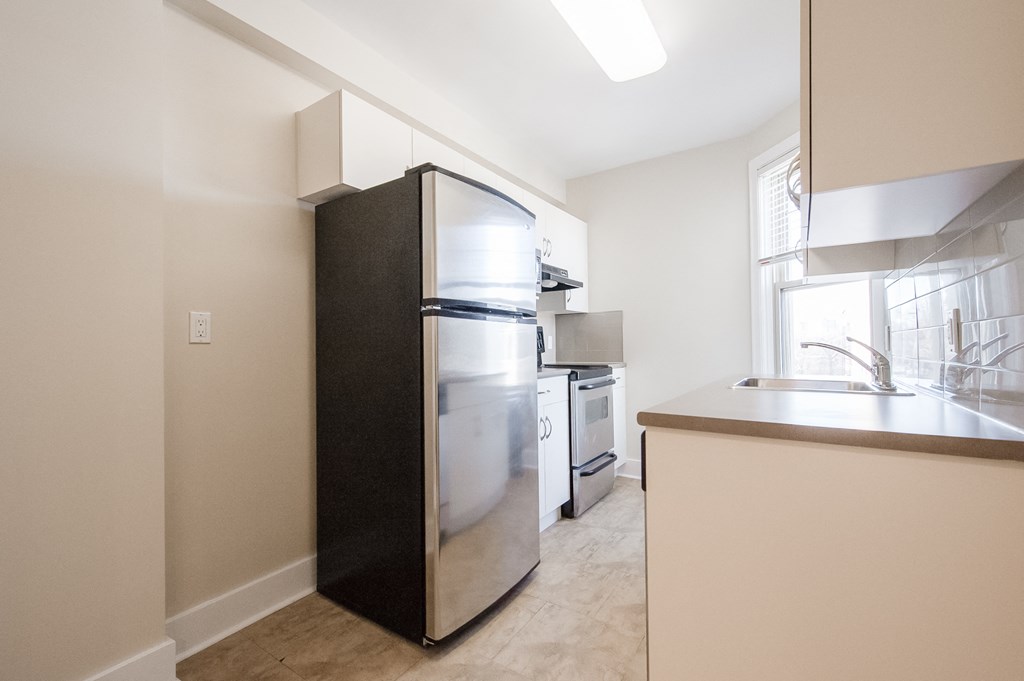 370 Stradbrook Apartment