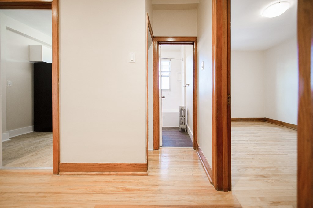 370 Stradbrook Apartment