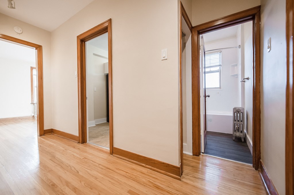 370 Stradbrook Apartment