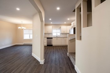 Renovated Three Bedroom 109 Clarke Duplex House Rental - Photo Gallery 3