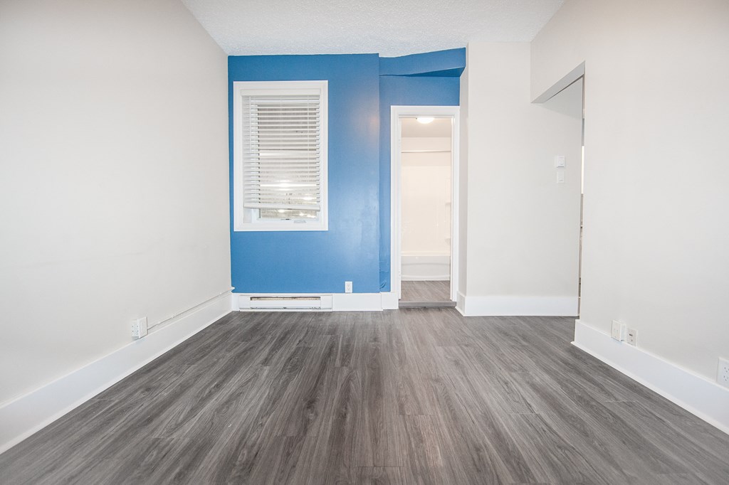 389 Balmoral Apartment