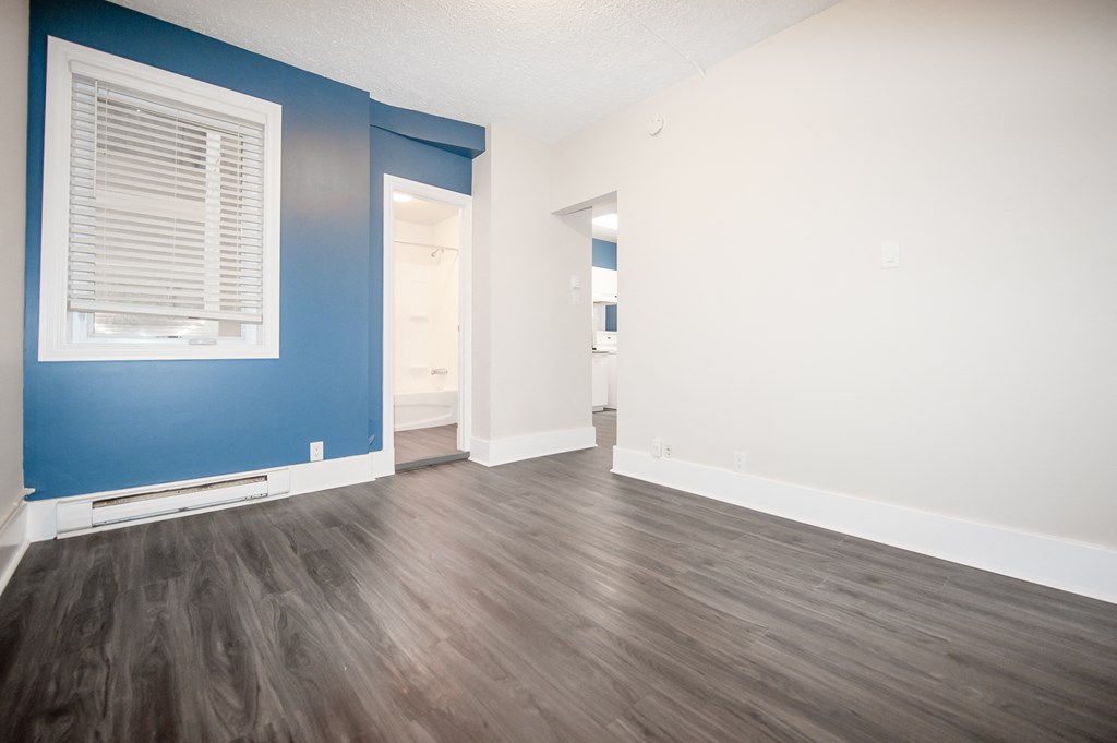 389 Balmoral Apartment