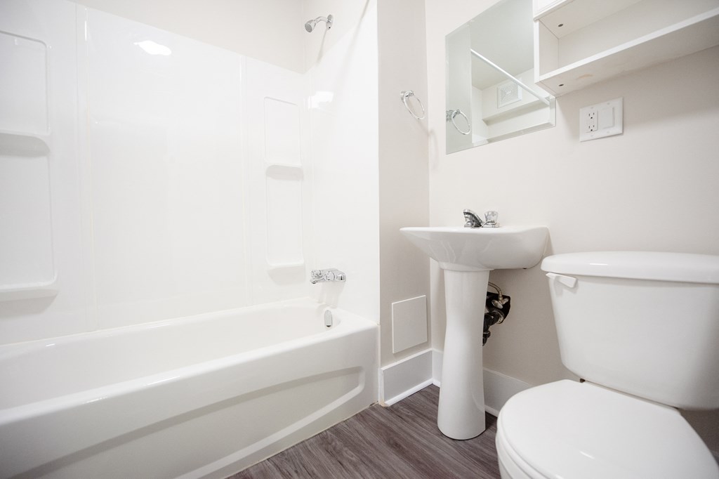 389 Balmoral Apartment