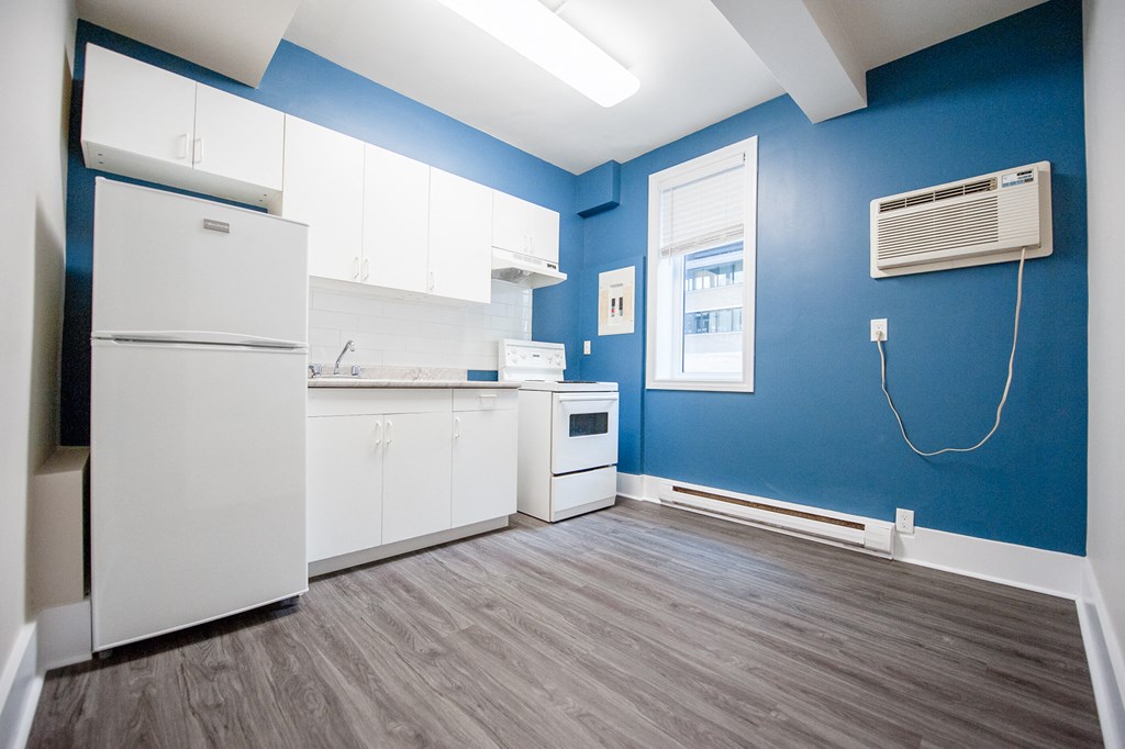 389 Balmoral Apartment