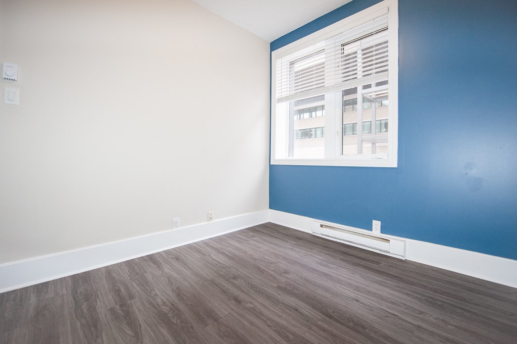 389 Balmoral Apartment