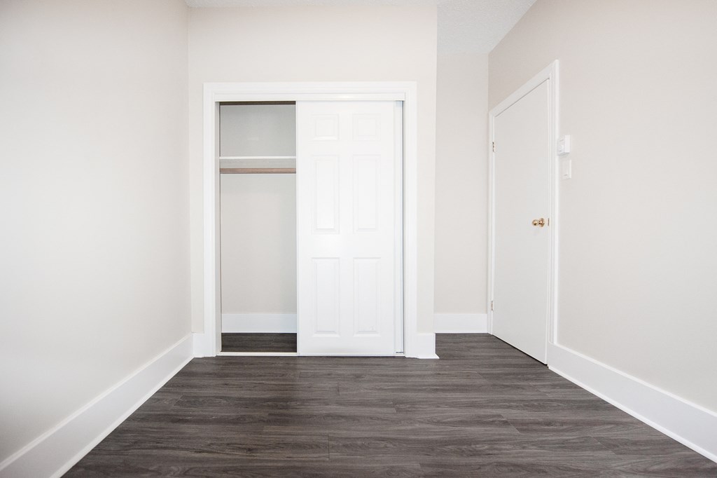 389 Balmoral Apartment