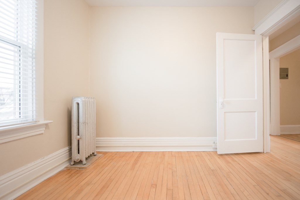 Bedroom at 980 Wolseley Apartment Suites for rent in Winnipeg, Canada