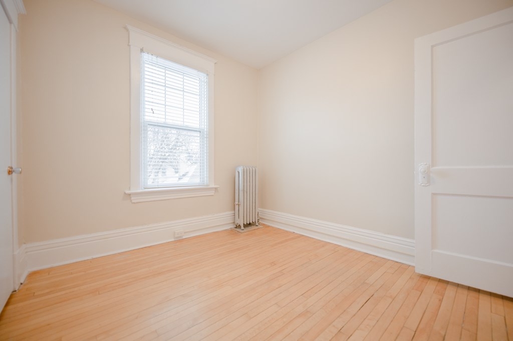 Bedroom at 980 Wolseley Apartment Suites for rent in Wpg