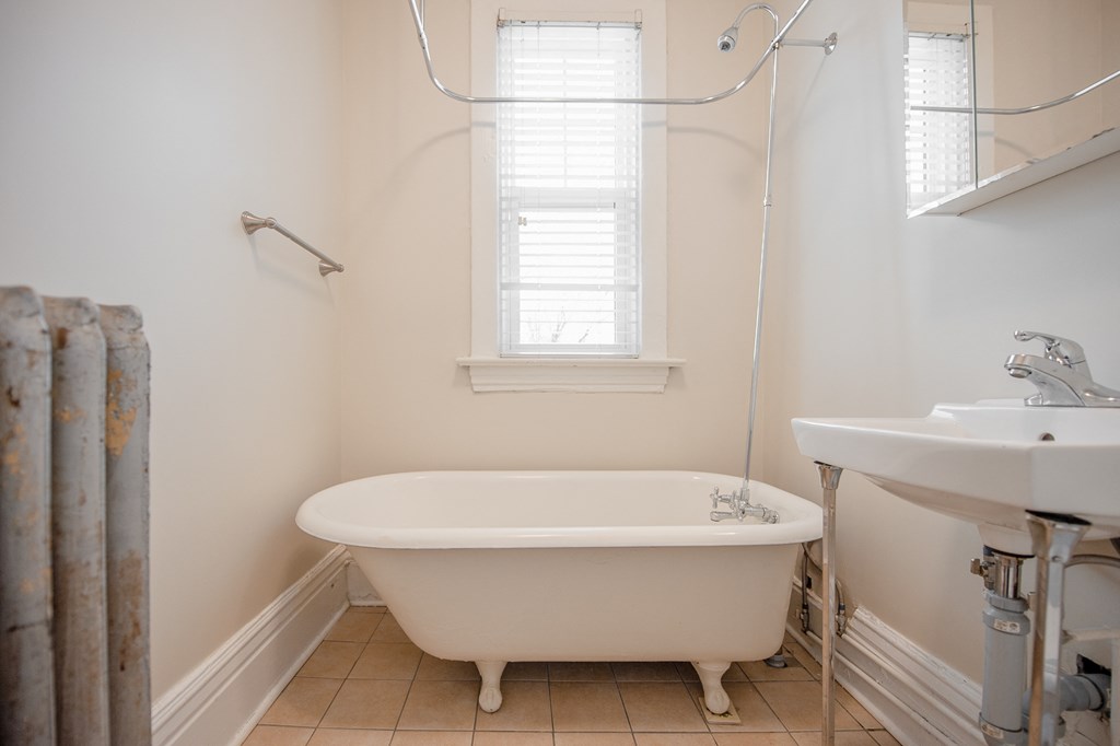 Washroom at 980 Wolseley Apartment Suites for rent in Winnipeg, MB