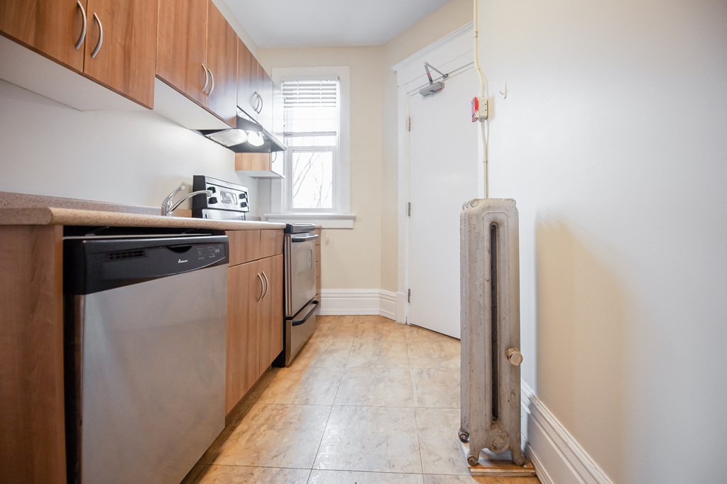 Kitchen at 980 Wolseley Apartment Suites for rent in Wpg