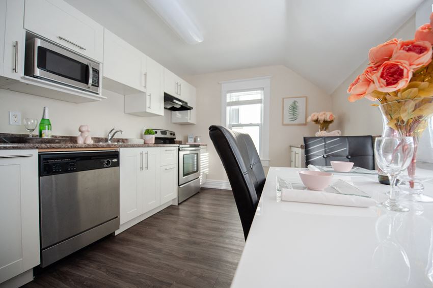 Renovated Three Bedroom 378 Stradbrook Duplex House Rental