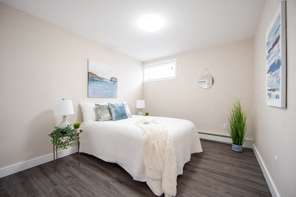 1 Bedroom with Closet at 5 Valhalla Apartment, Apartments for Rent in Winnipeg