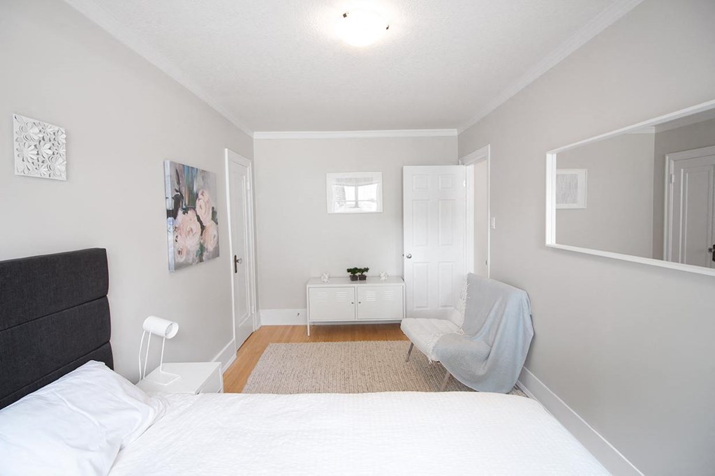 191 Cathedral Apartment