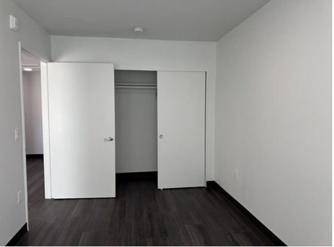vista lane 1 br closet