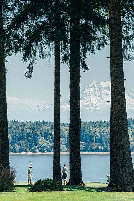 Enjoy year round golf in Olympia at Harbor Heights 55+ Community, Washington