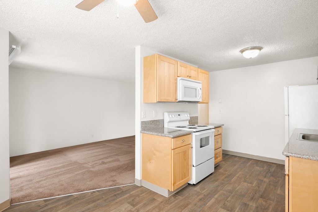 Centennial Apartments l Springfield, OR l Kitchen/Living