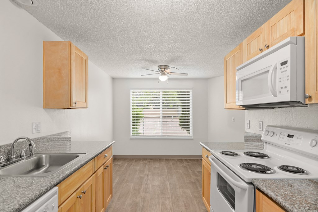Centennial Apartments l Springfield, OR l Kitchen
