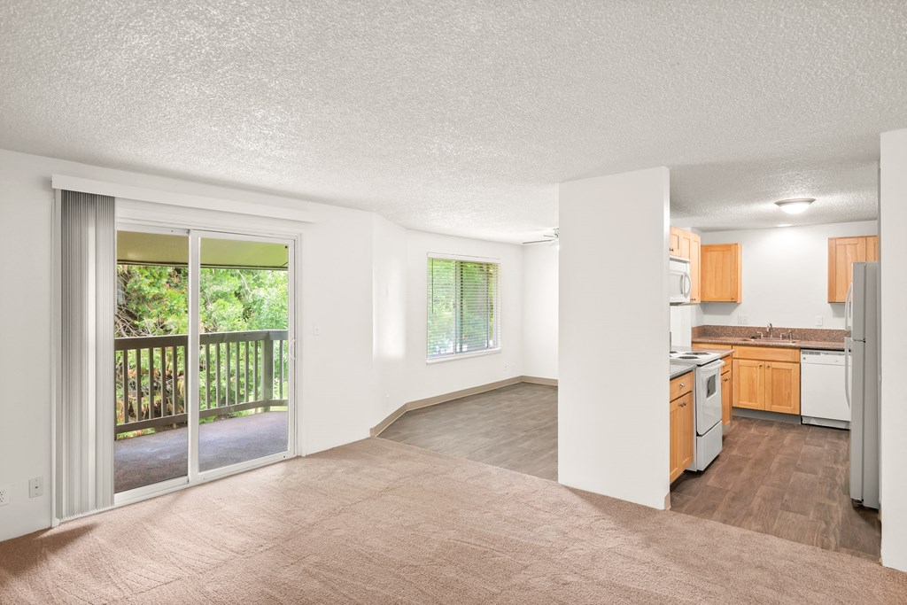 Centennial Apartments l Springfield, OR l Kitchen/Living