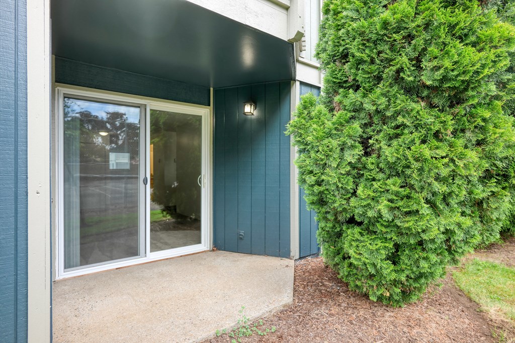 Centennial Apartments l Springfield, OR l  Patio