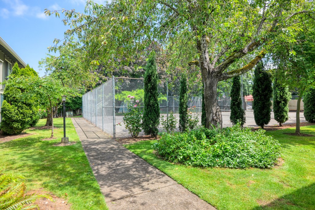 Centennial Apartments l Springfield, OR l  Greenbelt