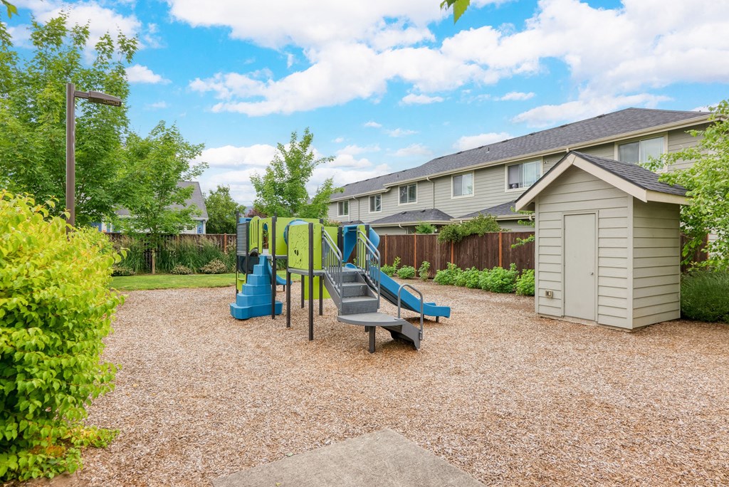 the playground at the preserve at ballantyne commons at Trillium Apartments, Oregon