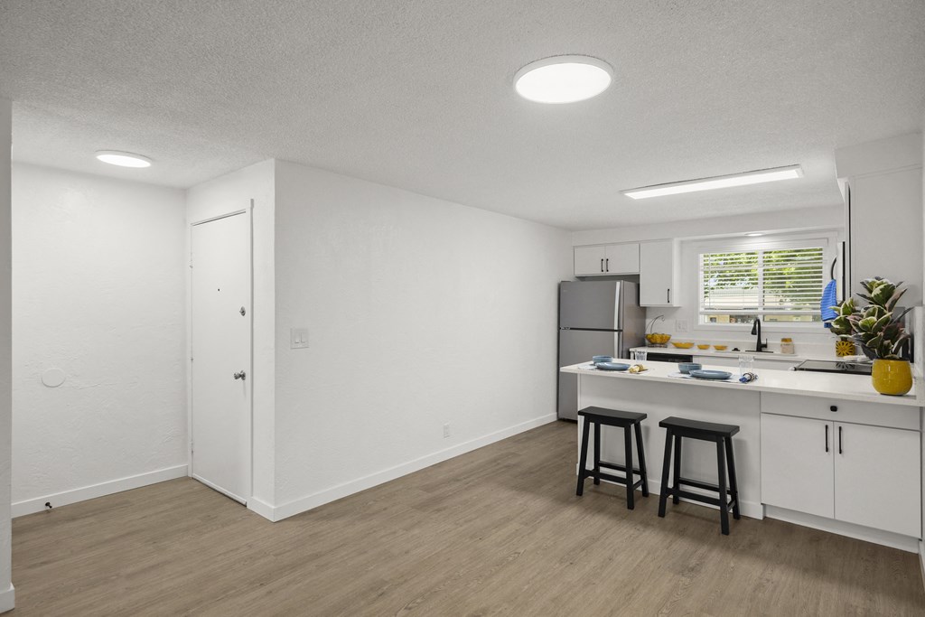 this is a photo of the kitchen of a 560 square foot, 1 bedroom apartment at as at Chalet, Springfield, OR, 97477